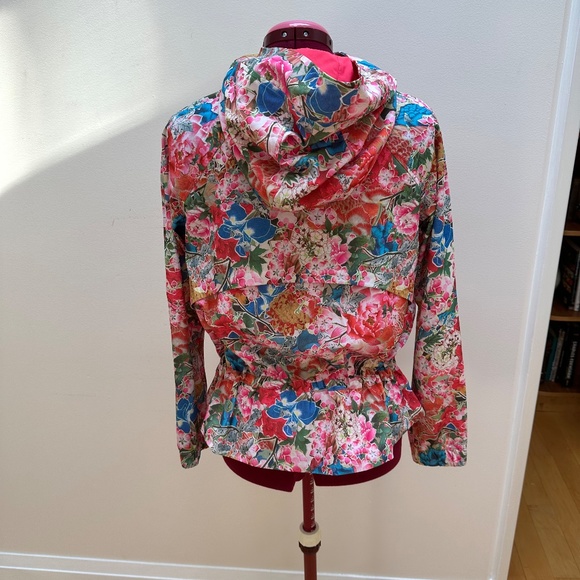 NWOT Lululemon Sea Wheeze Marathon 'Pack It Up' Jacket in Size 4 with Carry Bag - Picture 2 of 14